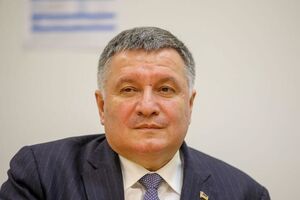 По данным "Українських новин", Авакова допросили с третьего раза
