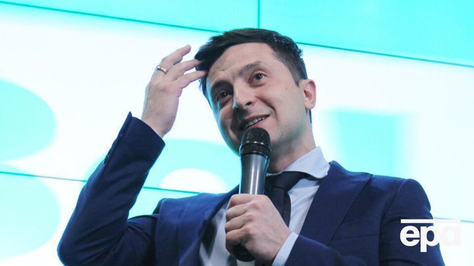 Зеленський (на фото) назвав дії Порошенка образливими