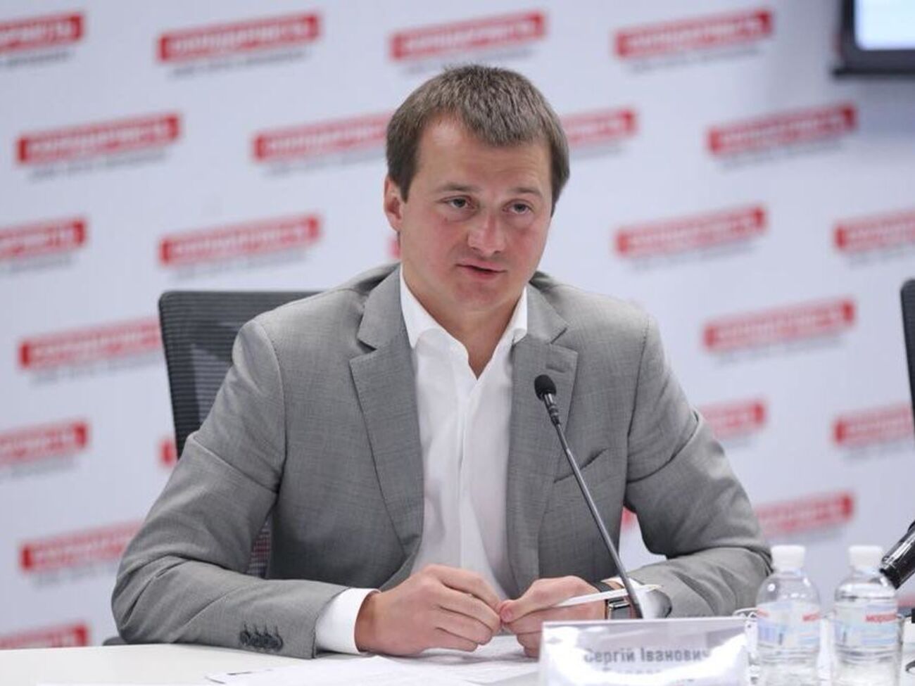 ЗМІ стверджують, що підкуп виборців відбувався у приймальні Березенка
