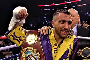 У третьому раунді Ломаченко відправив Кроллу в нокдаун, у четвертому – нокаутував