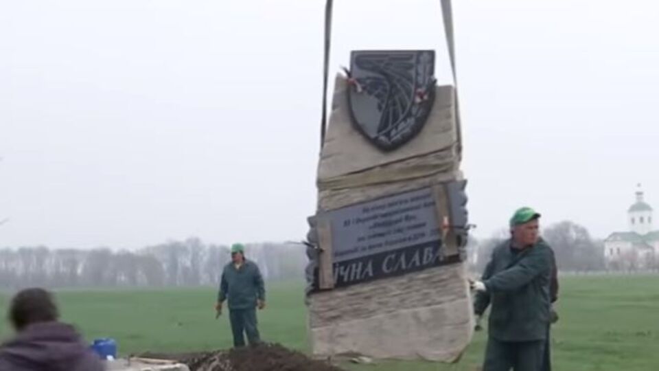 Настоятелька монастиря сказала журналістам, що боїться за поле й город, які туристи можуть затоптати