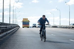Персонаж Зеленського їздить на велосипеді
