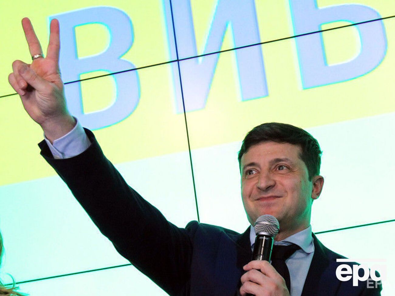 Зеленский (на фото) о встрече с Макроном: Говорили о прекращении войны