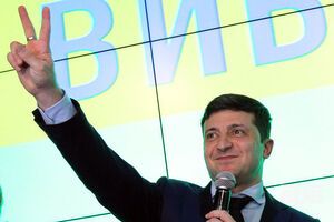 Зеленский (на фото) о встрече с Макроном: Говорили о прекращении войны