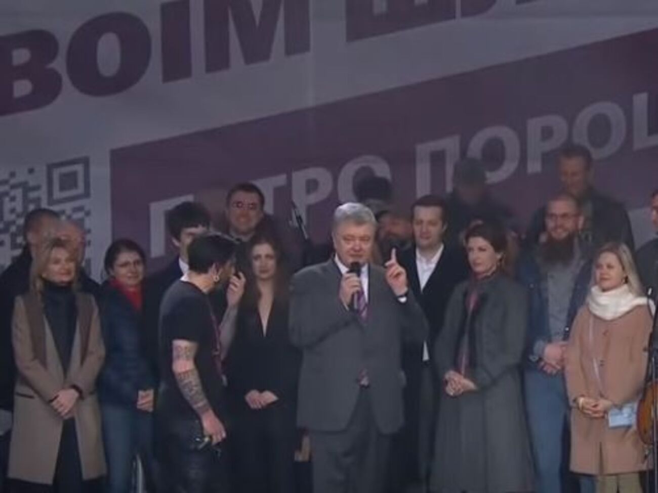 Порошенко виступив перед прибічниками біля НСК "Олімпійський"
