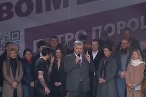 Порошенко виступив перед прибічниками біля НСК "Олімпійський"