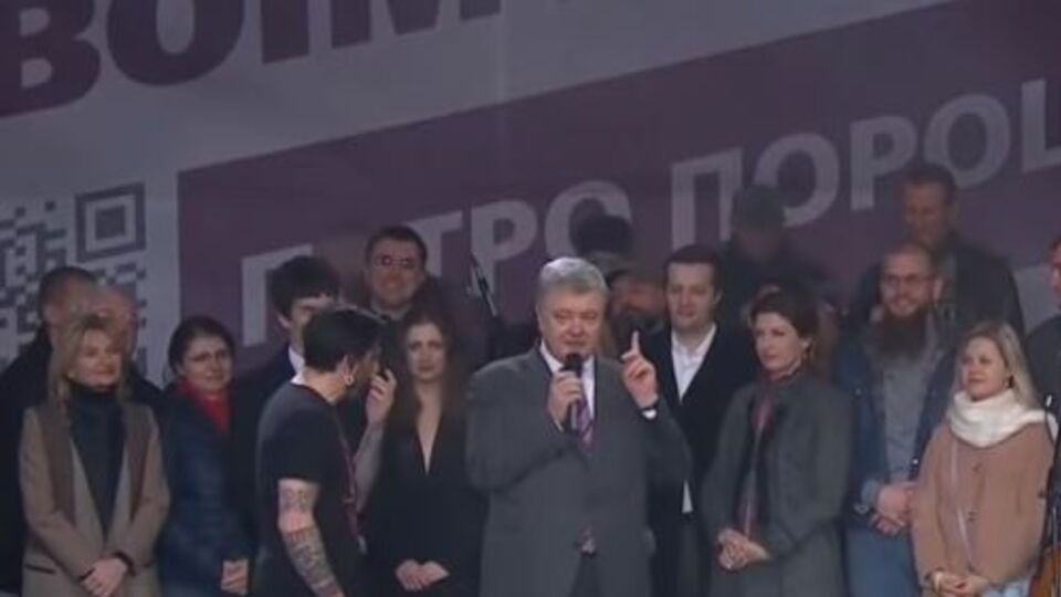 Порошенко выступил перед сторонниками возле НСК "Олимпийский"