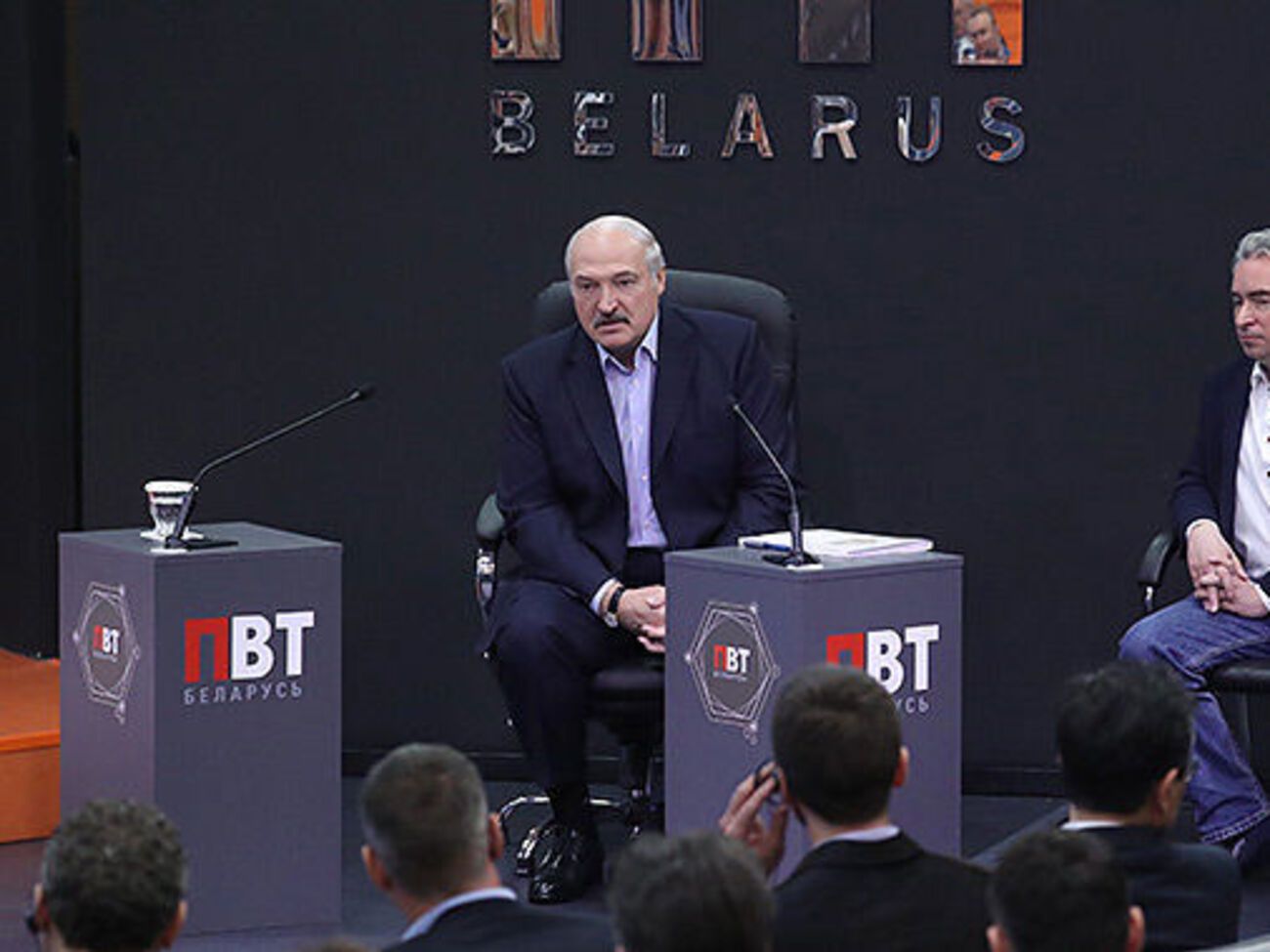 Лукашенко заявив, що географічне розташування Білорусі змушує його бути обережним у політиці та вчинках