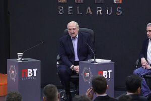 Лукашенко заявил, что географическое расположение Беларуси заставляет его быть осторожным в политике и поступках