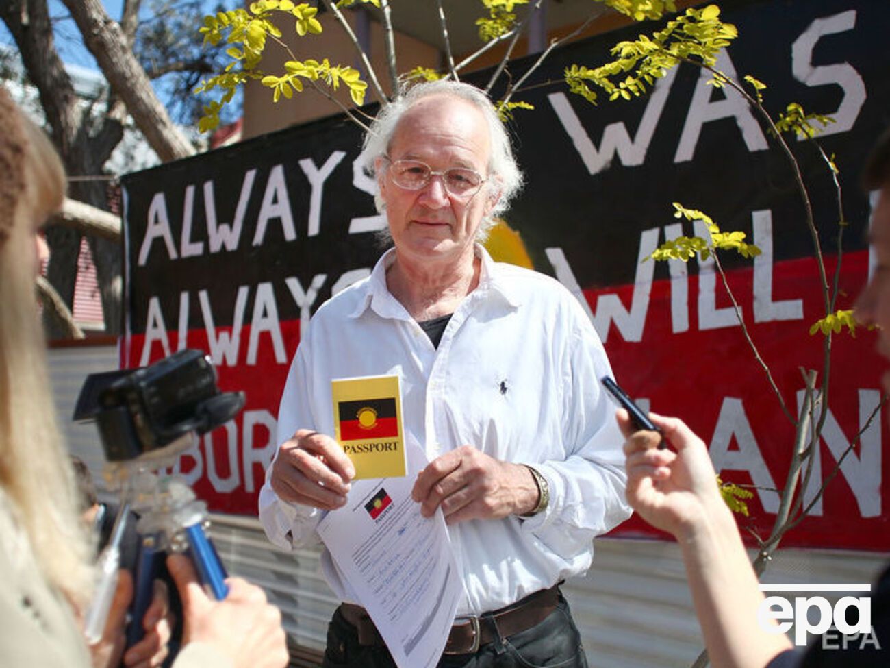 Отец Ассанжа заявил, что в 74 года выглядит лучше, чем сын в 47 лет