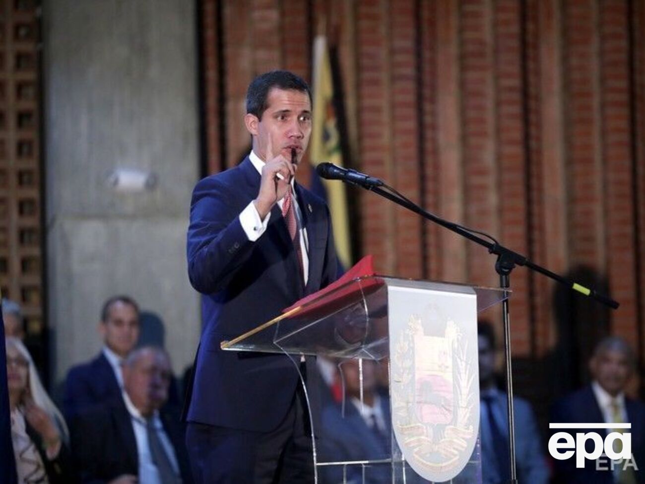 Гуайдо вказав, що тільки парламент може дозволити розміщення іноземних військових на території Венесуели, а парламент такого дозволу не давав