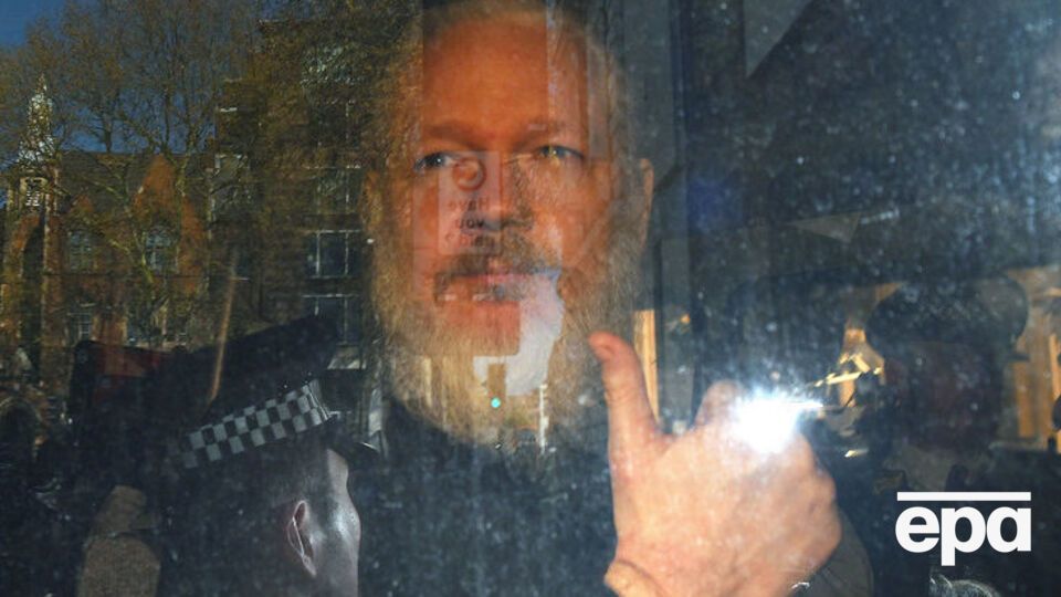 Президент Эквадора Морено заявил, что Ассанж использовал посольство страны в Лондоне в качестве "центра шпионажа"