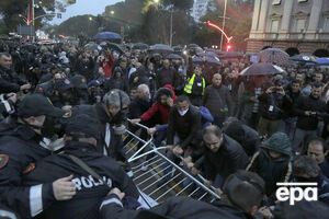 Протестувальники намагалися прорватися до будівлі парламенту