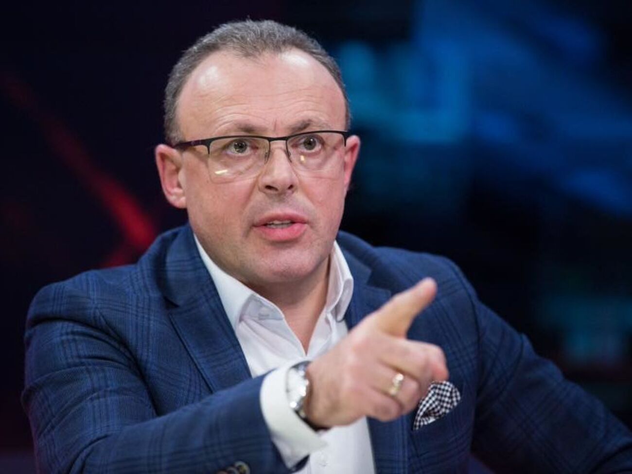 Порошенко – опытный боец. Он отдает себе отчет, что, скорее всего, проиграл, и уже работает на будущие выборы в парламент