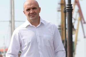 Суд щодо продовження усунення Мангера переносили кілька разів