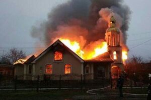 Огонь охватил около 120 м² храма УПЦ МП