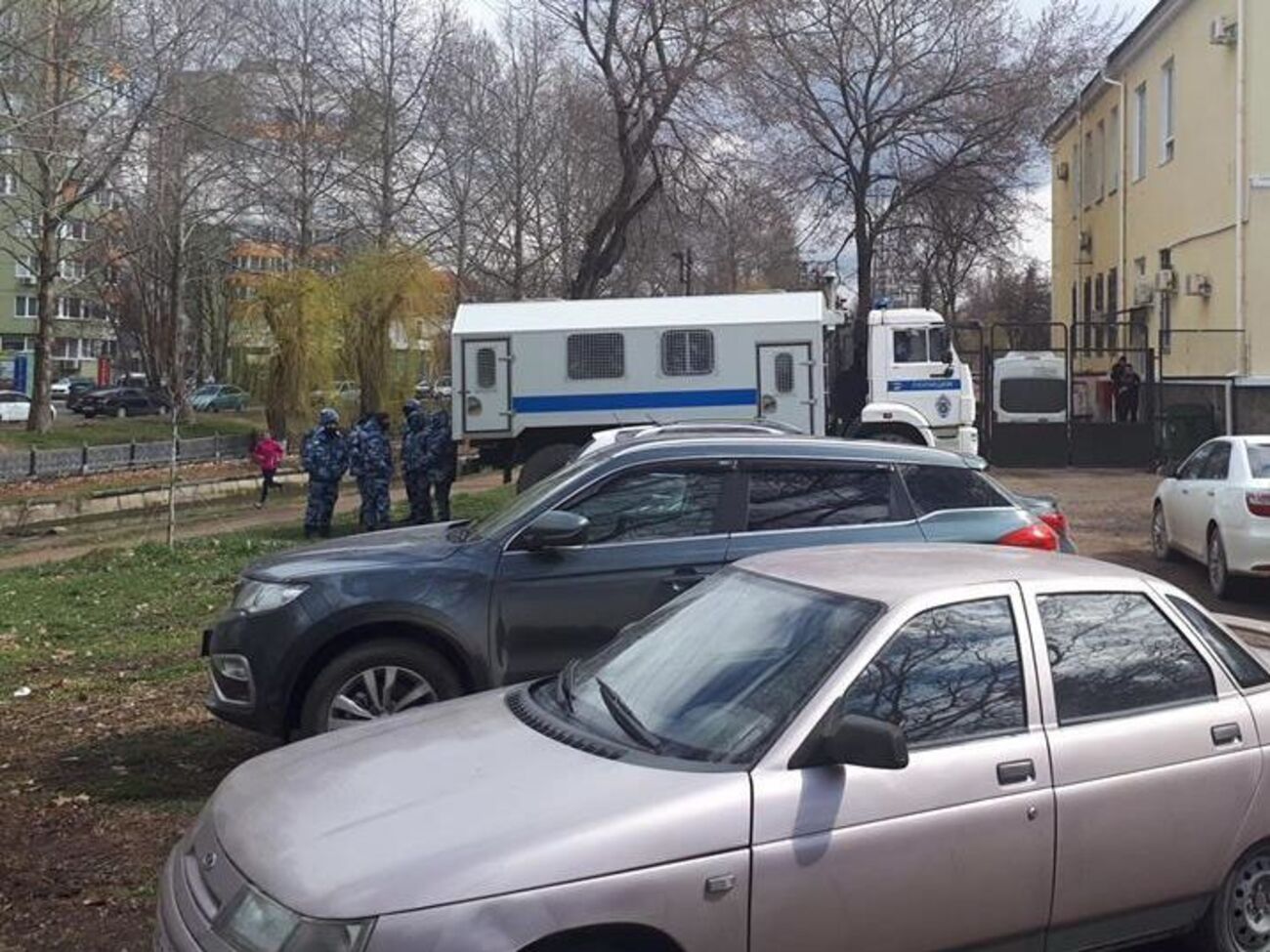 Як повідомляють правозахисники, окупанти переслідують людей, які критикують дії Росії на півострові, особливо кримських татар
