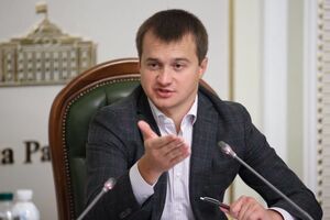 Березенко (на фото): На востоке Зеленского раскрашивают в один цвет, на западе его раскрашивают в другой цвет