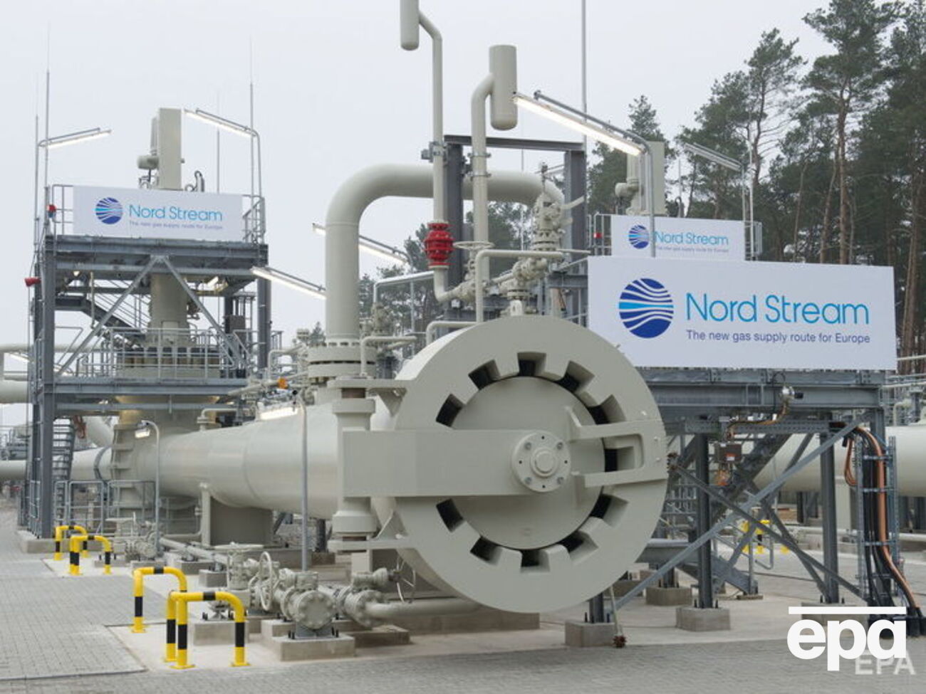 Согласно газовой директиве, новые и действующие морские газопроводы из стран, не входящих в ЕС, в том числе "Северный поток&nbsp;&ndash; 2", должны соответствовать правилам, распространяющимся на внутренние газопроводы ЕС