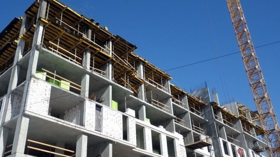 В феврале 2019 года должностные лица Департамента земельных ресурсов КГГА обследовали участок и обнаружили, что он огражден и на нем ведут строительство