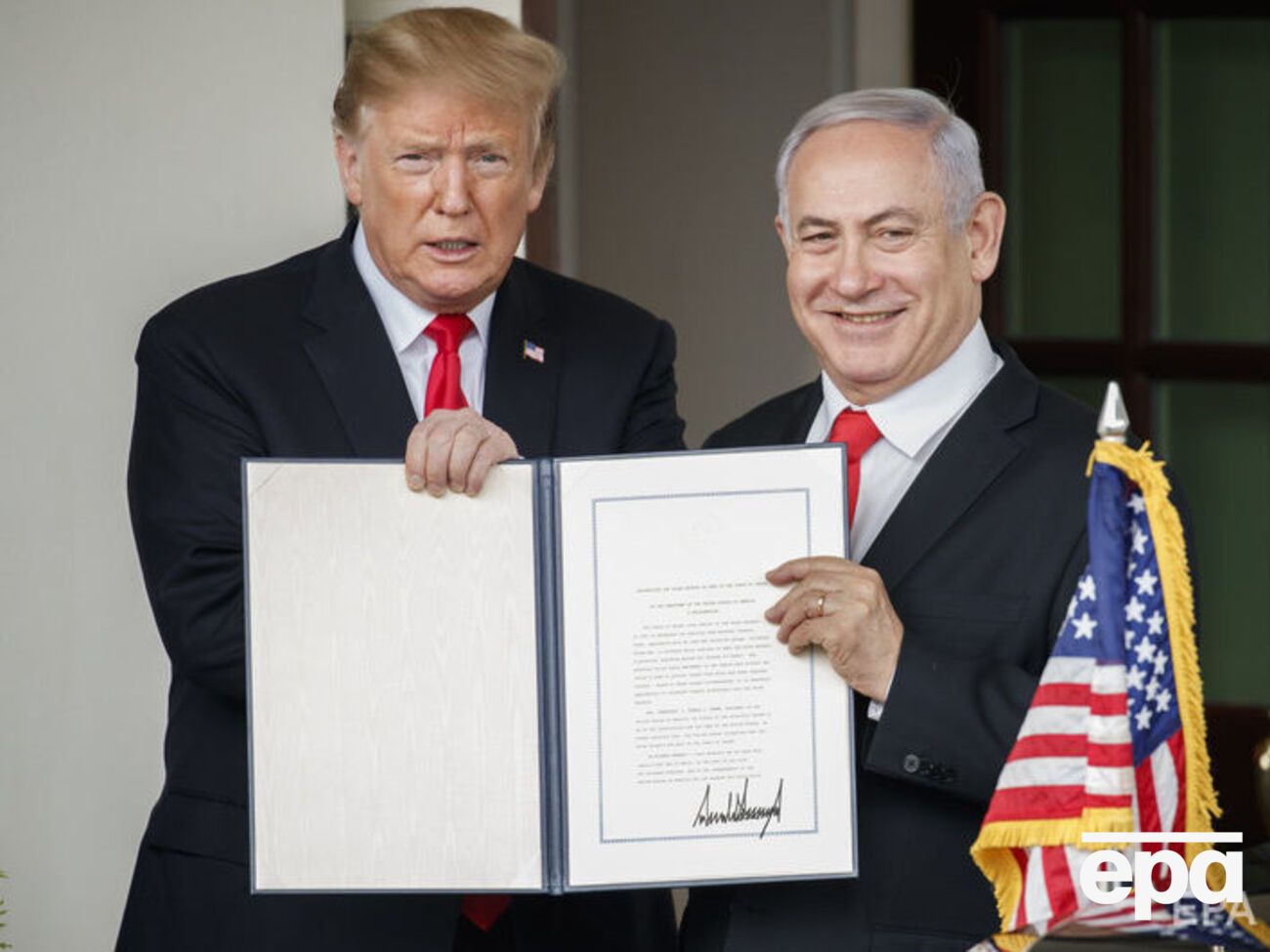 25 марта Трамп подписал прокламацию о признании суверенитета Израиля над аннексированной частью Голанских высот