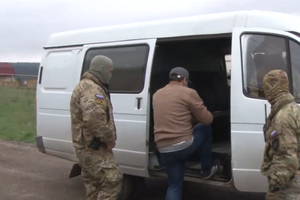 Абілєва відвезли в севастопольське управління ФСБ