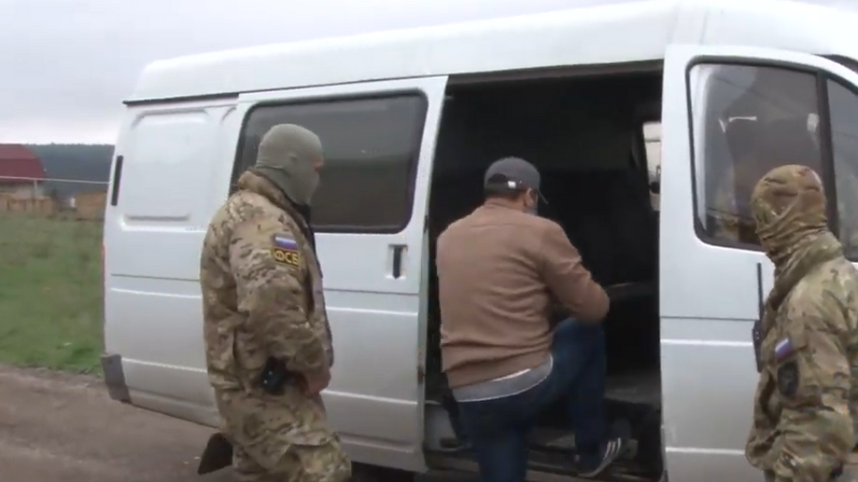 Абілєва відвезли в севастопольське управління ФСБ