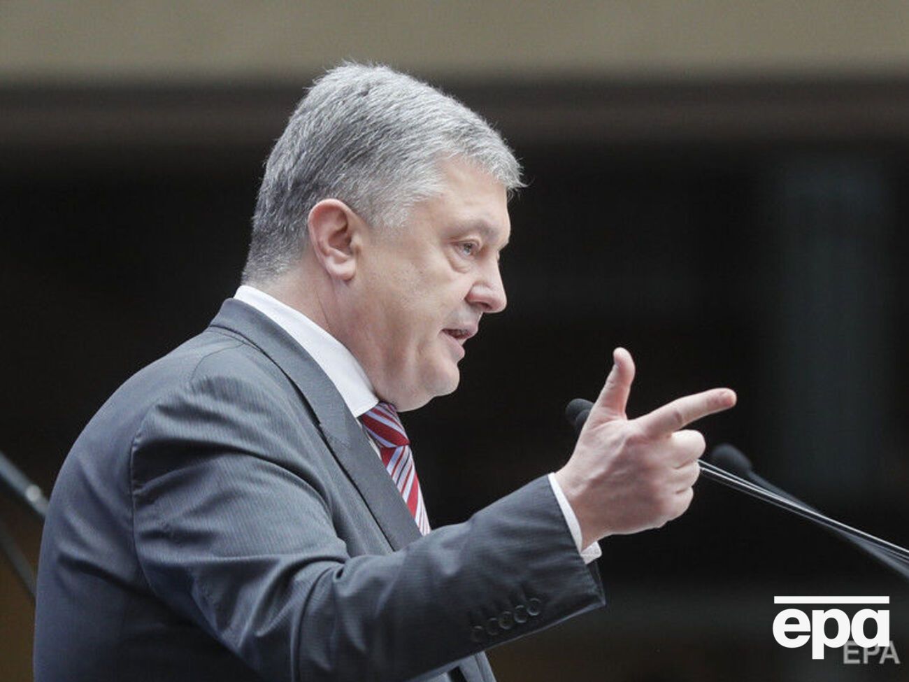Медведев заявил, что Порошенко обратился в НАБУ