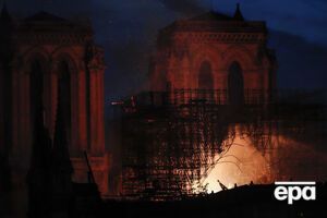 Рятувальники продовжують боротися з вогнем