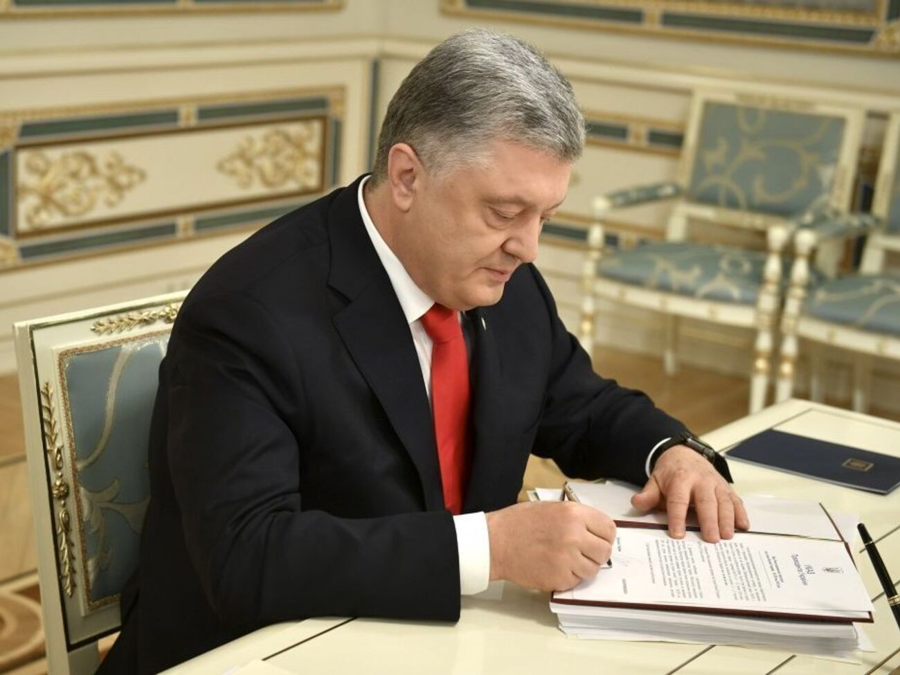 Порошенко уволил Семочко
