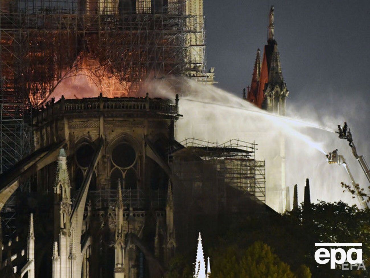 Пожежа в соборі спалахнула 15 квітня