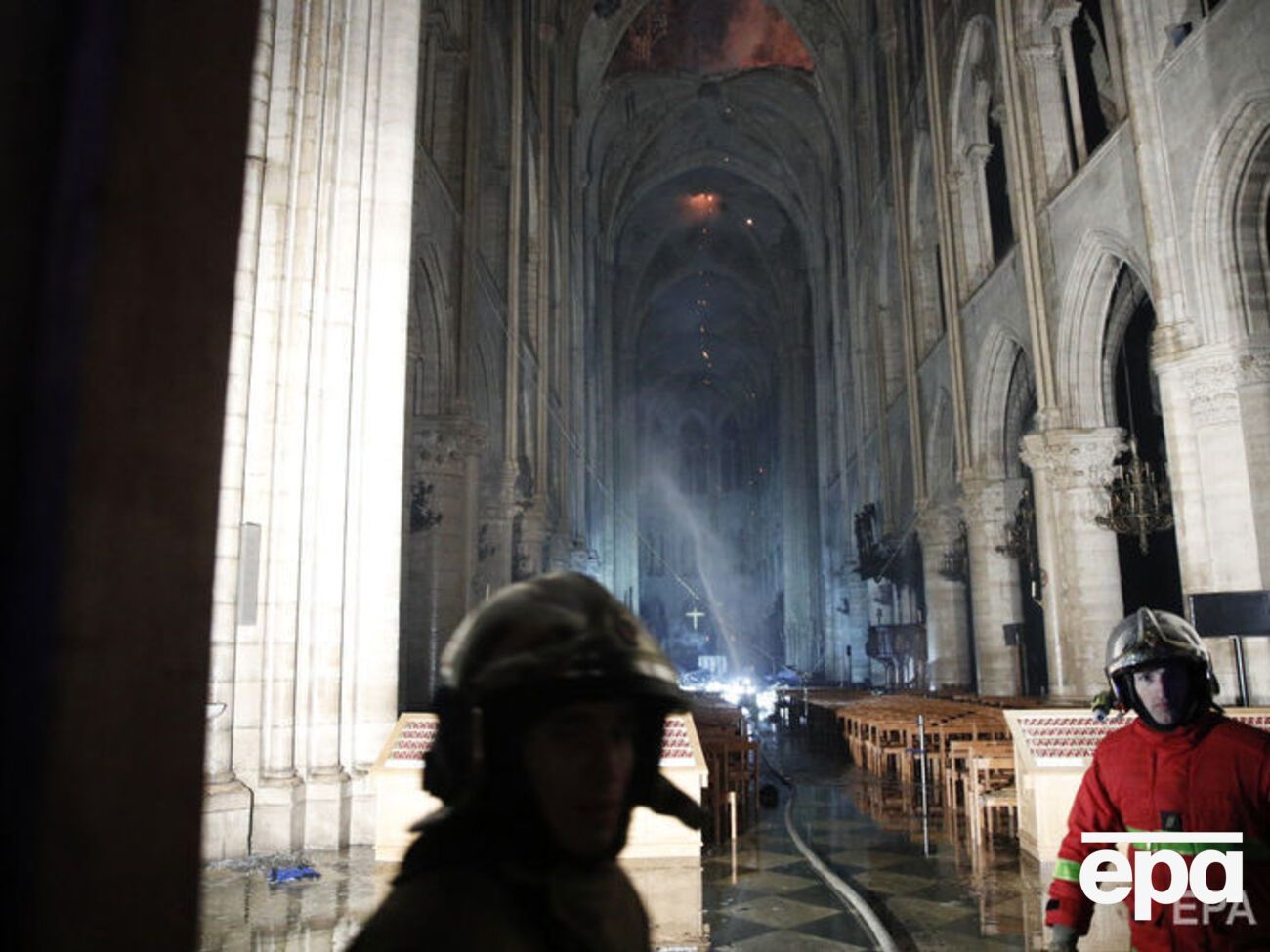 Опубліковано фото зсередини пошкодженого вогнем собору Паризької Богоматері у столиці Франції