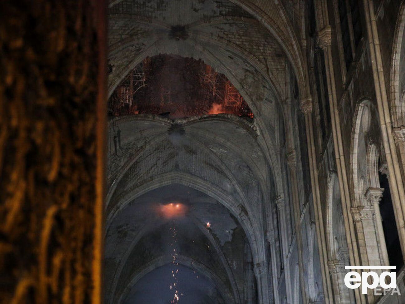 Пожар в соборе Парижской Богоматери начался вечером 15 апреля