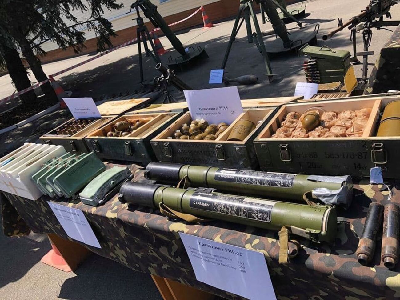 Луценко:&nbsp;Уверен, что завоз тяжелого оружия так называемой "ДНР" для обстрела украинской столицы не останется безнаказанным