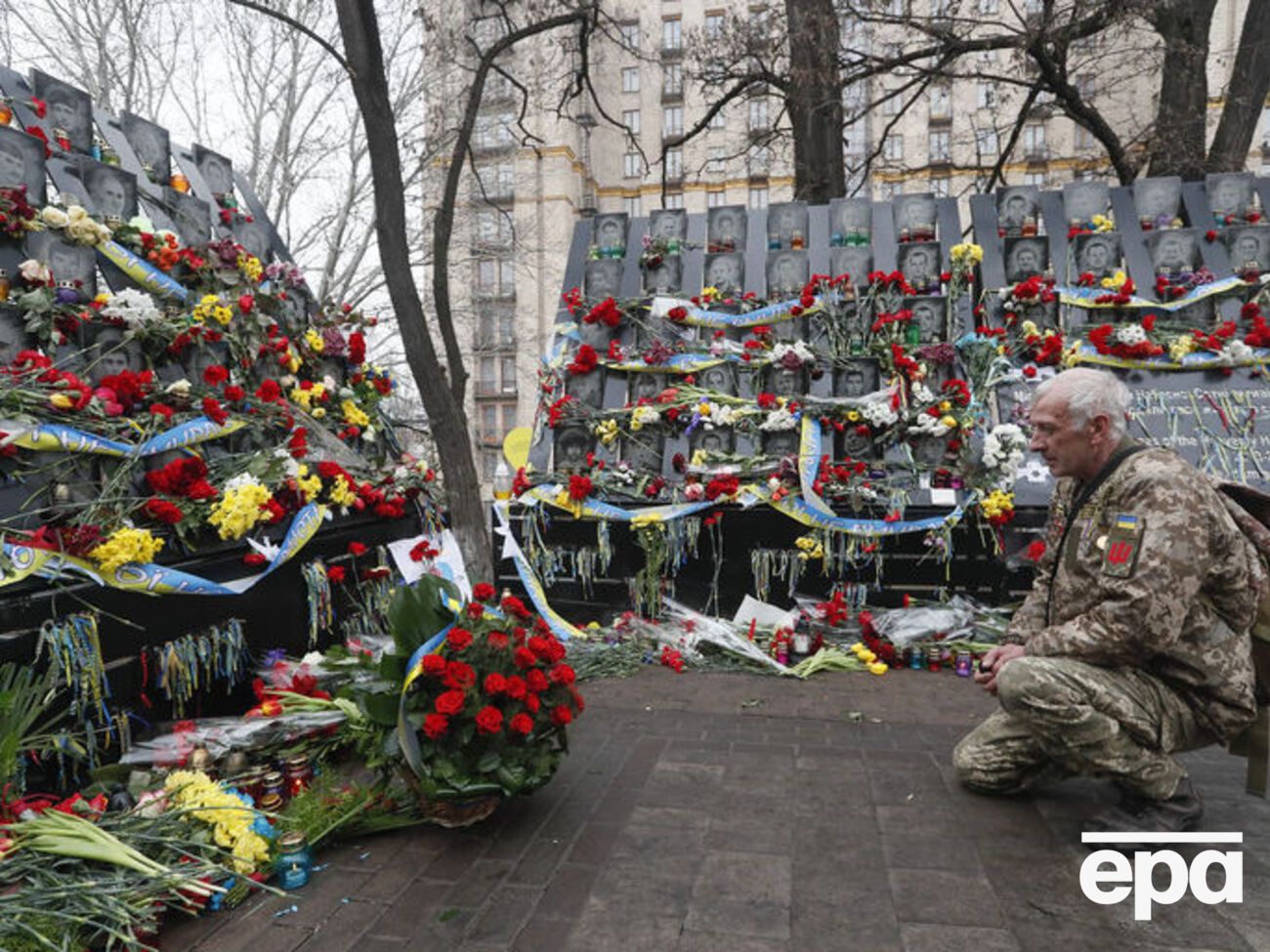 В ходе Революции достоинства погибли как минимум 107 человек