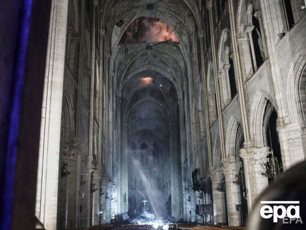 Пожар в соборе полностью ликвидировали утром 16 апреля