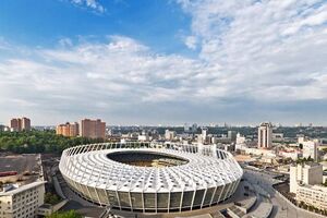 Штабы Порошенко и Зеленского договорились об аренде стадиона