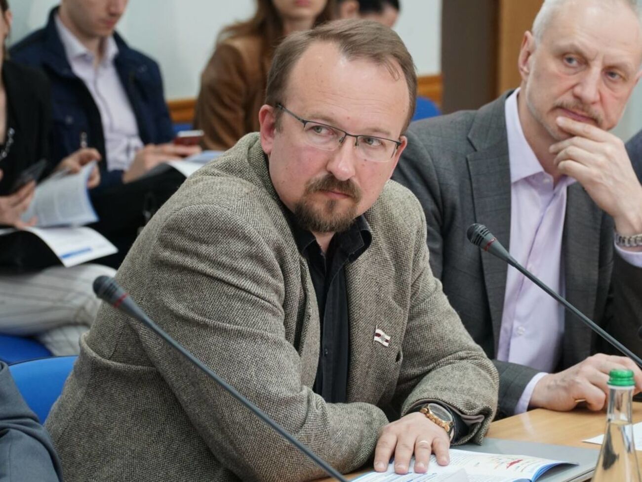 Самый главный вопрос – когда будет рассмотрение дела Савченко по сути? Или сейчас это уже не важно и не отвечает политическому моменту?