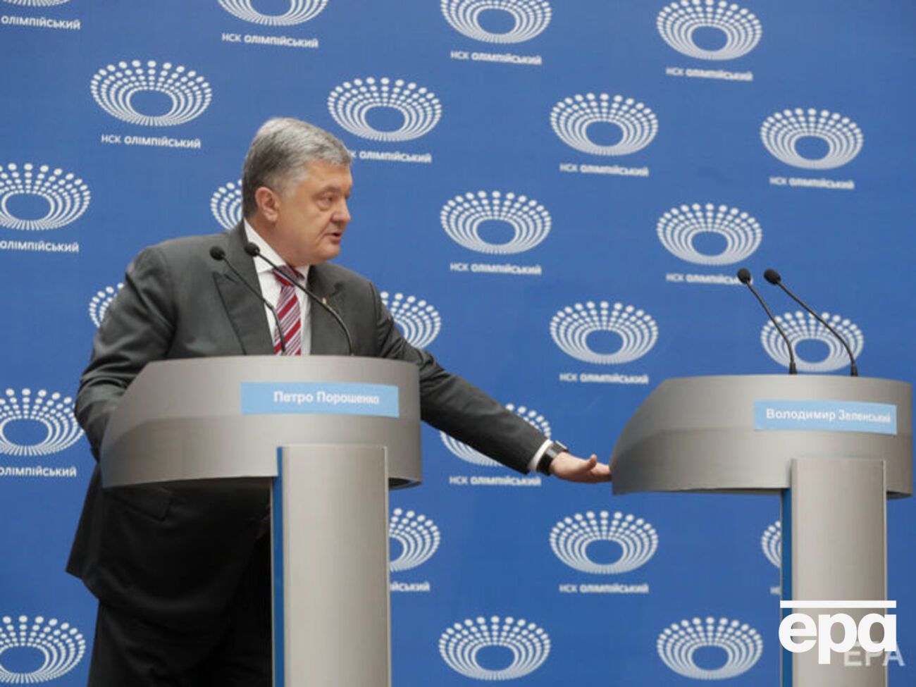 14 апреля Порошенко&nbsp;пришел на стадион "Олимпийский", Зеленский на НСК не появился