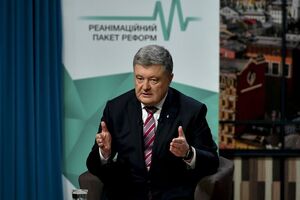 Порошенко: Мгновенно был уволен Гладковский. Не потому, что доказана его вина, а потому, что есть подозрение, что он может препятствовать следствию