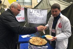 Речь идет о системном покрывании руководством ГФС Украины преступных схем своих подчиненных, заявили митингующие
