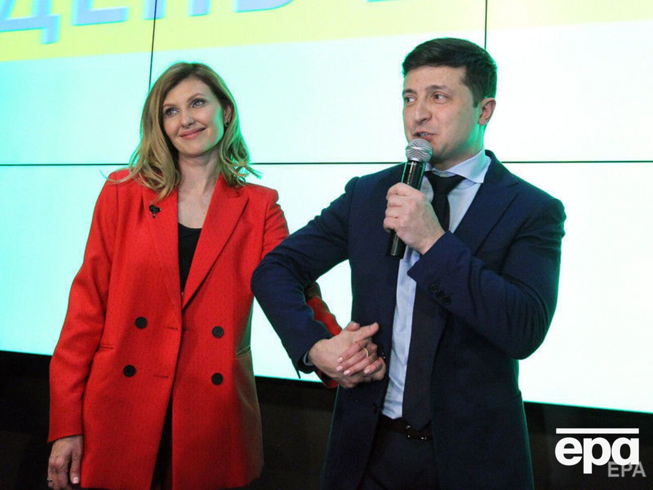 Елена Зеленская (слева) рассказала о подготовке мужа к дебатам