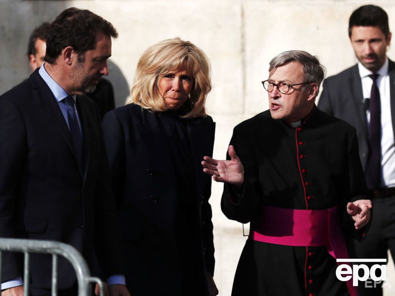 Шове (справа) считает, что Нотр-Дам реально восстановить за шесть лет