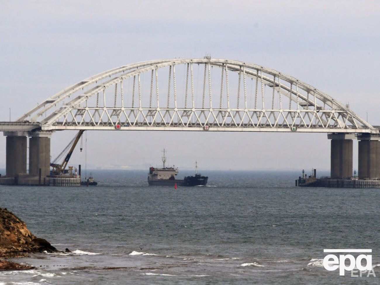 Росія обстріляла і захопила українські кораблі в листопаді 2018 року