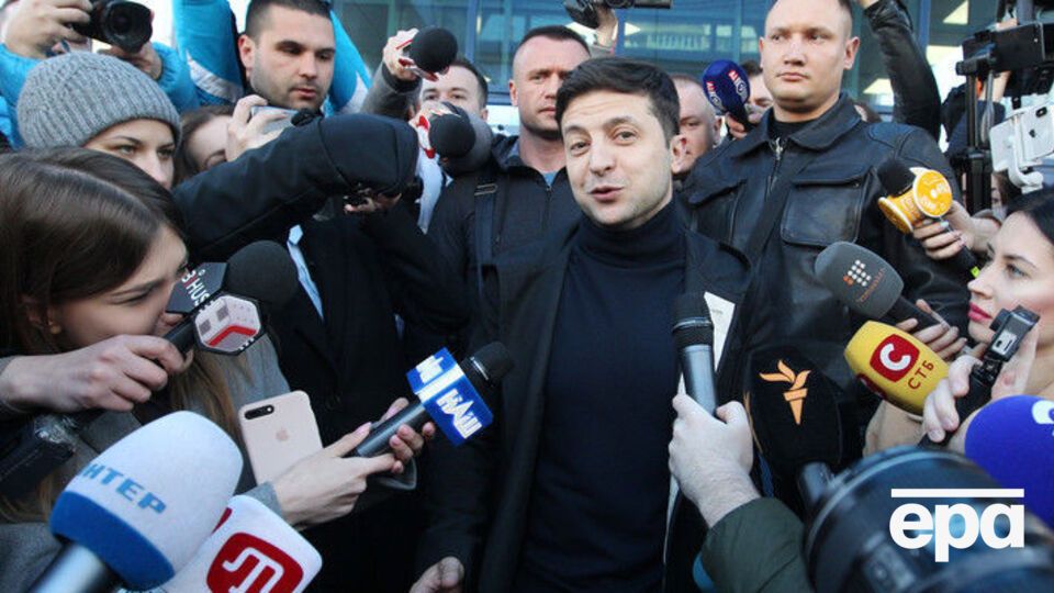 Зеленський (на фото): На місці Порошенка я пішов би з політики