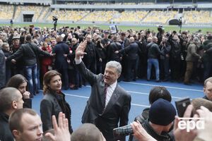 Порошенко: Підтримайте сильну Україну, а не країну, яка впаде на коліна