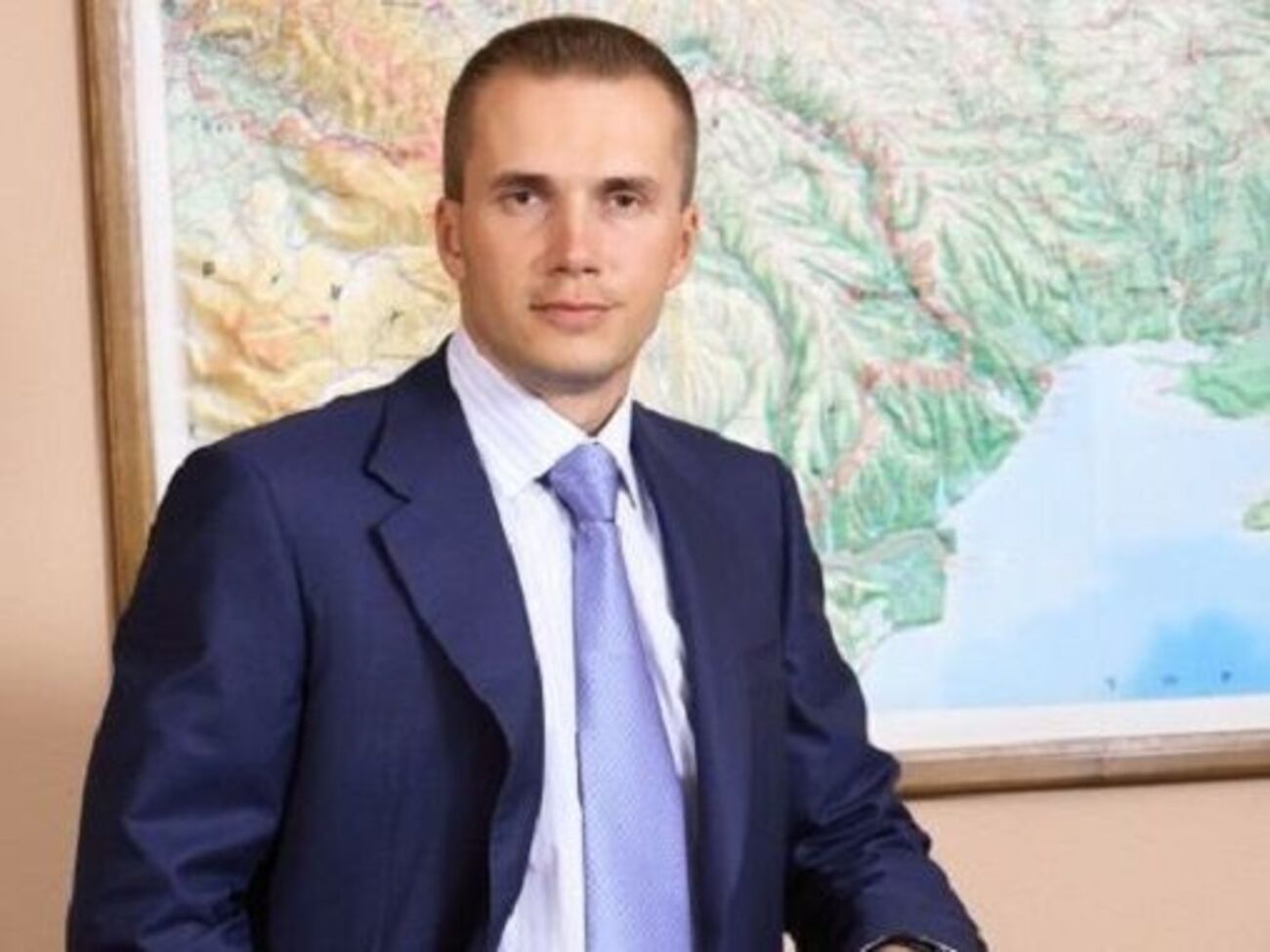 Олександр Янукович був власником "Всеукраїнського банку розвитку", у 2014 році НБУ зарахував його до категорії неплатоспроможних