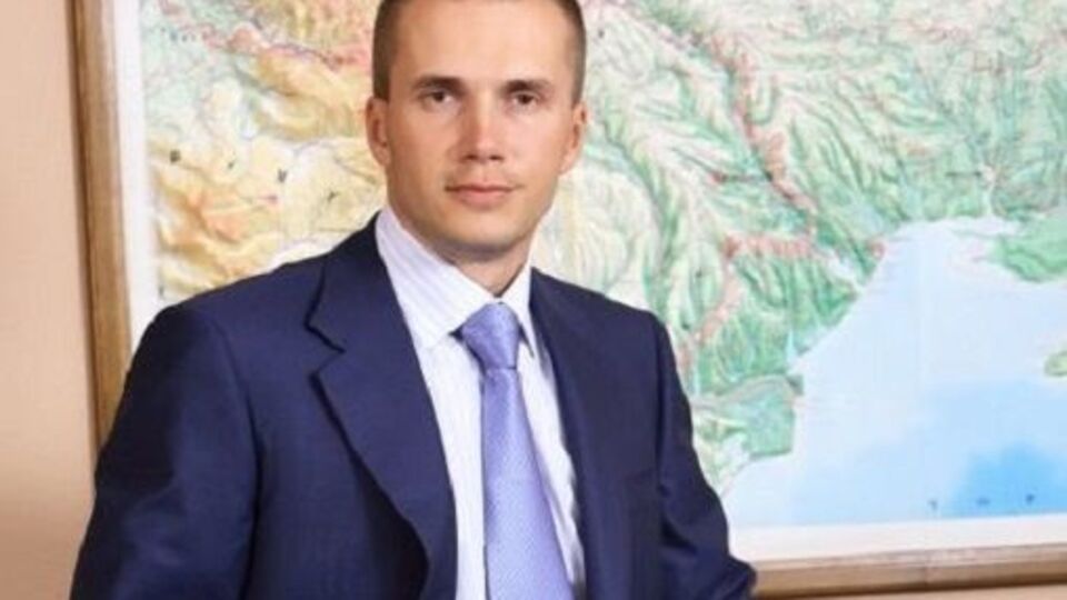 Александр Янукович был владельцем "Всеукраинского банка развития", в 2014 году НБУ отнес это финучреждение к категории неплатежеспособных