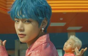 Участники группы BTS танцуют в новом ролике