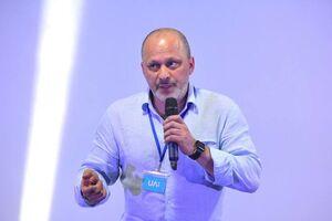Аласания о дебатах: Будет две сцены, будет два модератора или ведущих, и каждый из них будет стоять рядом с одним из кандидатов